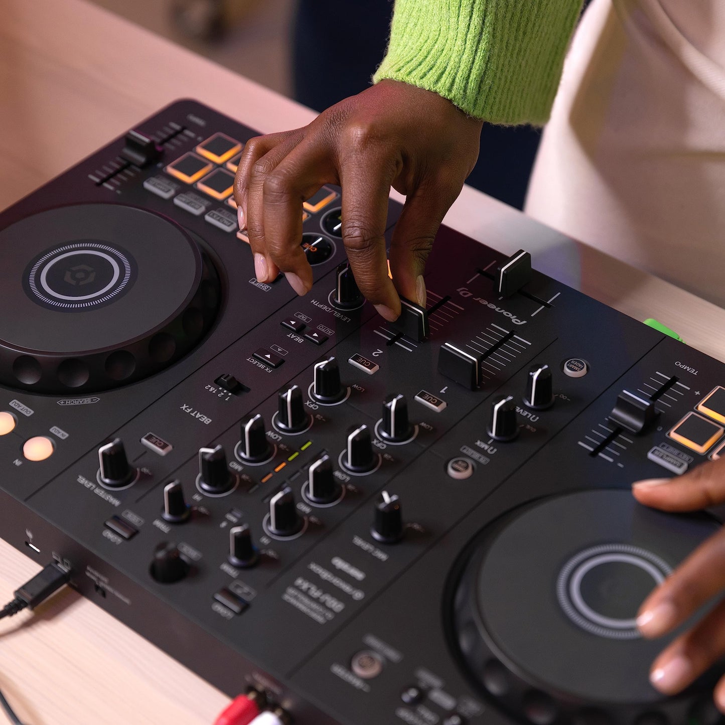 PIONEER DJ DDJ-FLX4 DJ Controller for Rekordbox & Serato