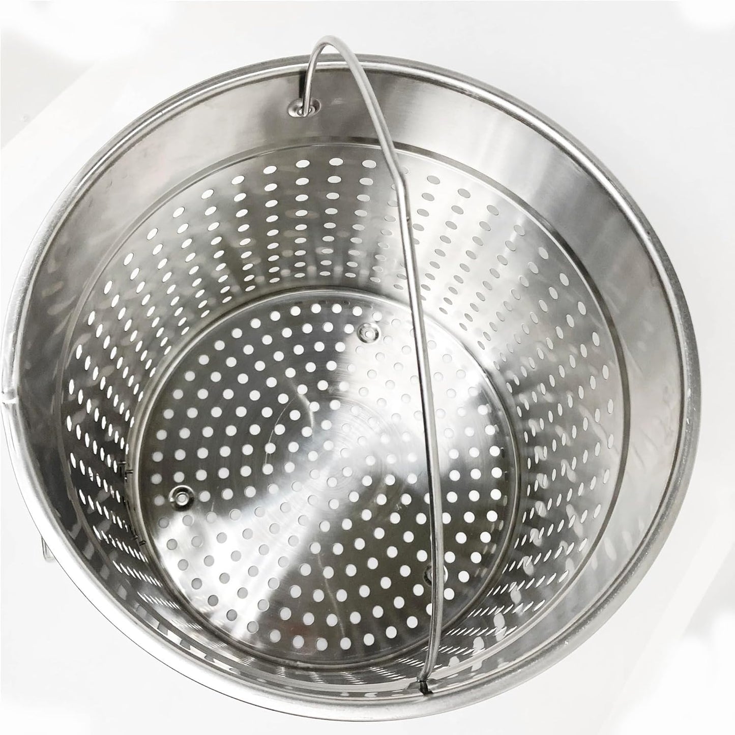 Bayou Classic KDS-982 Stainless Steel Steamer Kit Features 82-qt Stainless Stockpot with Lid, Steam Basket with Helper Handle, Single Jet 106,000 BTU Burner, 10-psi Pre-Set Regulator and 60-in Hose